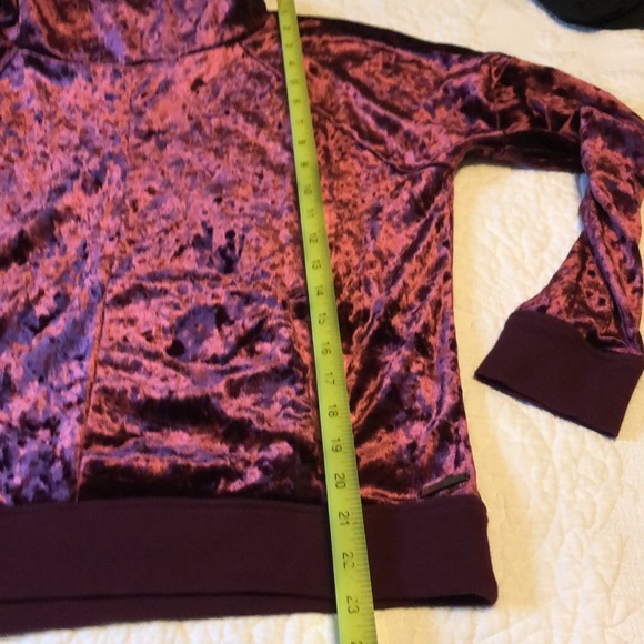 Betsy Johnson (L) Performance pull over. Pink crushed velvet, front pockets - Picture 6 of 8